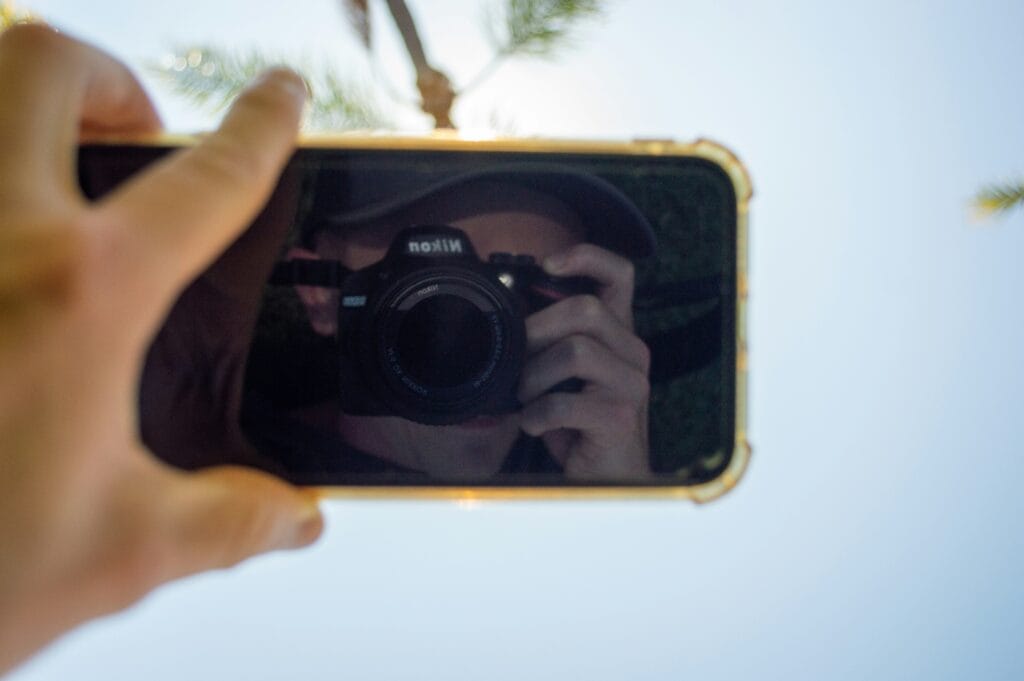 SELFIE SUR LINKEDIN : le syndrome Facebook